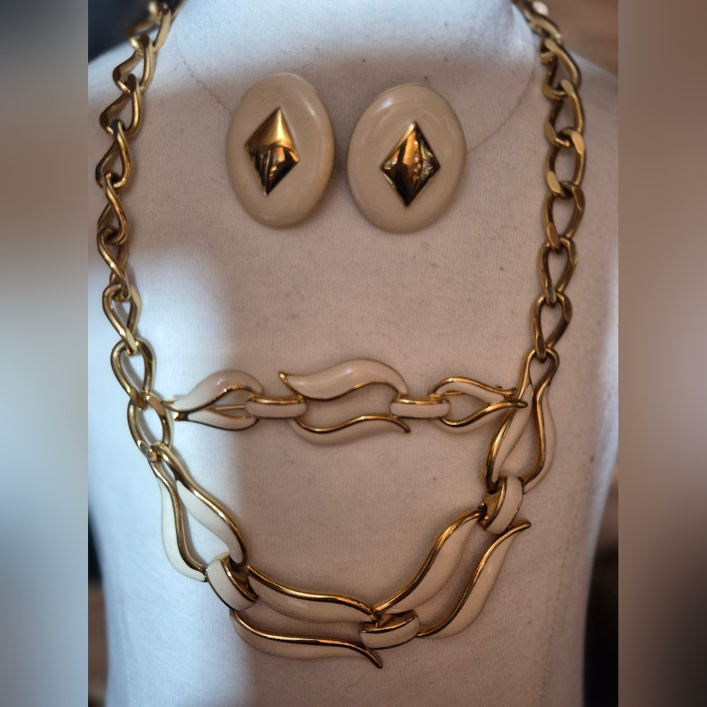 Vintage Very Rare Monet Cream Enamel  Necklace Set